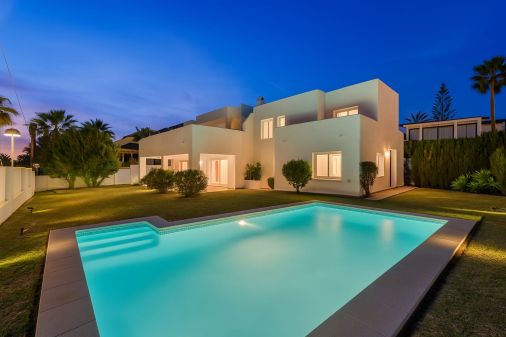 OPPORTUNITY-PRICE JUST REDUCED FOR A QUICK SALE: Stunning Luxury Front Line Beach Villa in Marbesa, Marbella East
