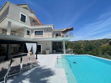 Villa for sale in Elviria, Marbella East