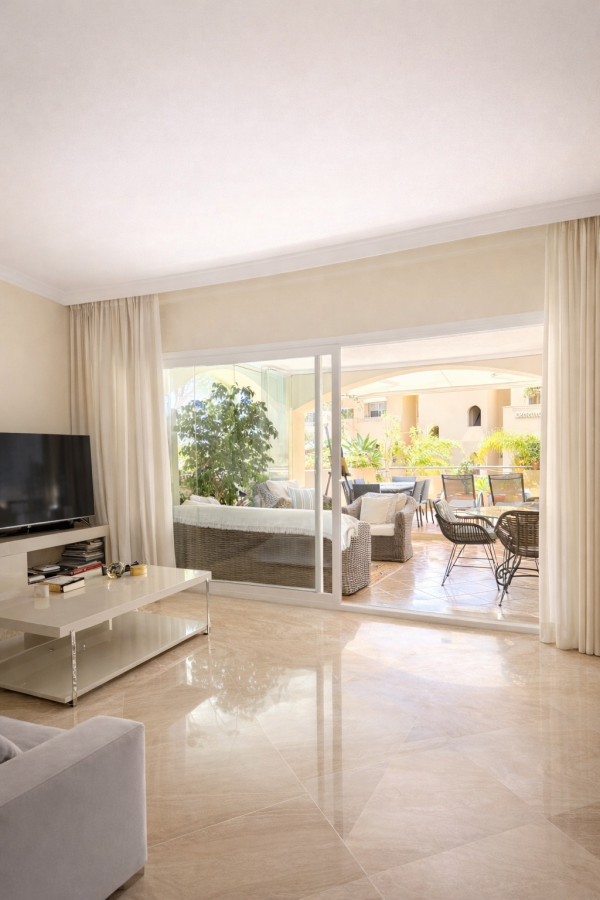 Renovated bright Apartment in Hacienda Playa – Elviria, Marbella East walking distance to all amenities and the beach